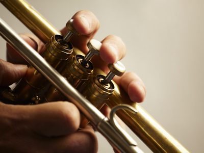 detalle-instrumento-trompeta-metal